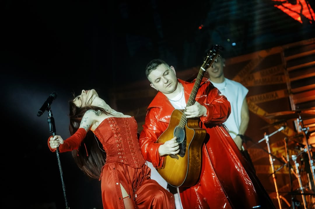 GLOSSY COSTUMES  for musicians Mamarika